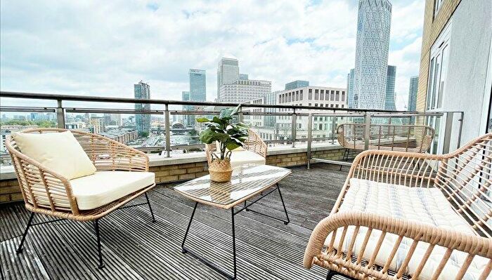 2 Bedroom Apartment To Rent In Circus Apartments, Canary Wharf, E14