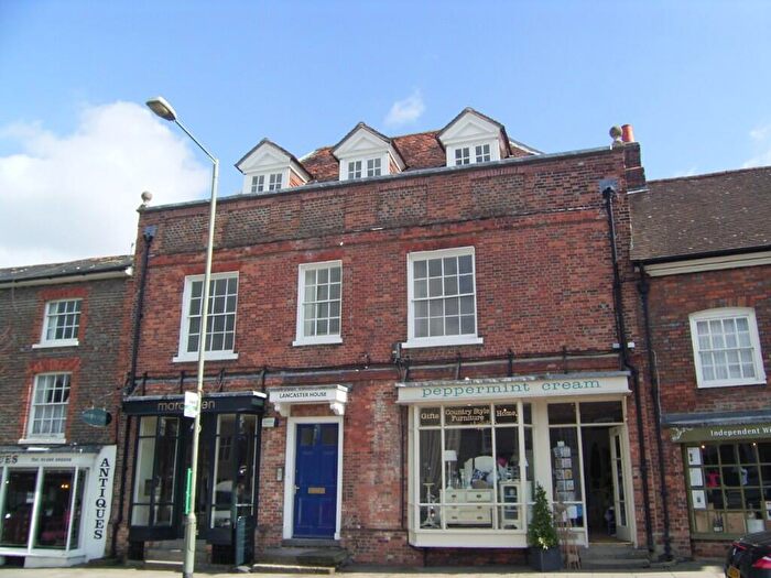 1 Bedroom Flat To Rent In High Street, Hungerford, Berkshire, ., RG17