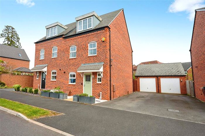 3 Bedroom Semi Detached House For Sale In Palmer Crescent, Warwick, Warwickshire, CV34