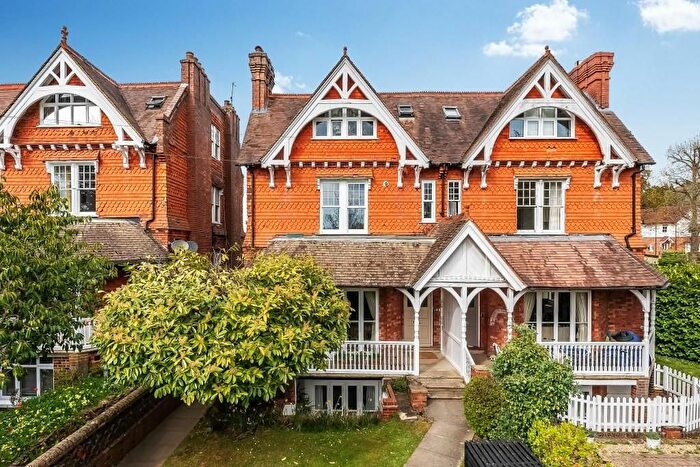1 Bedroom Flat For Sale In Knoll Road, Dorking, RH4