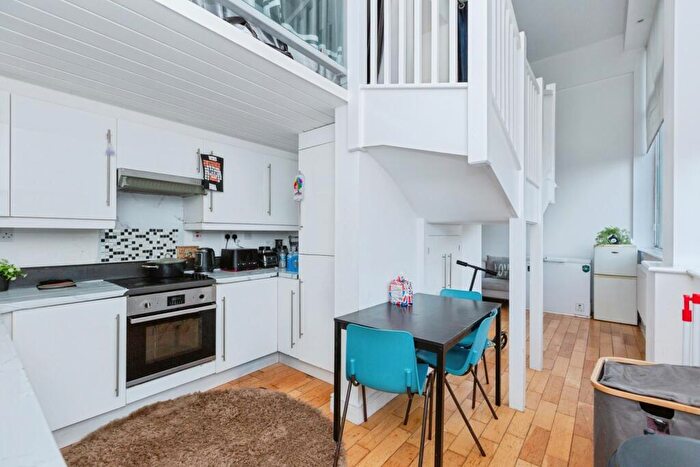 2 Bedroom Flat For Sale In Lee Street, Leicester, Leicestershire, LE1