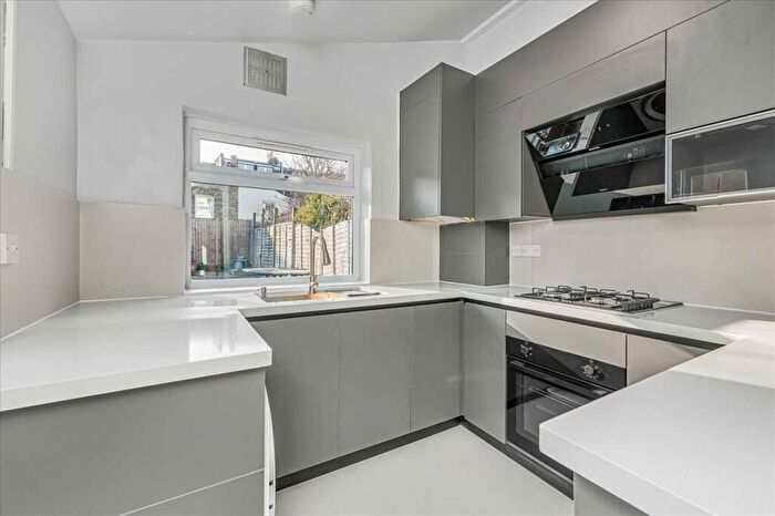 3 Bedroom Terraced House To Rent In Balham Grove, SW12