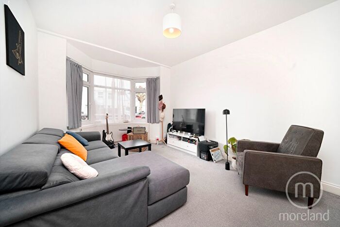 2 Bedroom End Of Terrace House For Sale In Woodville Road, Golders Green, NW11