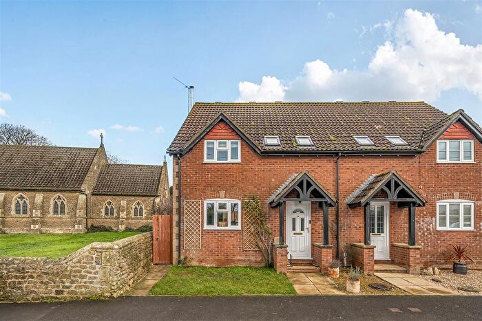 3 Bedroom Semi-Detached House For Sale In Chestnut Drive, Bulkington, SN10