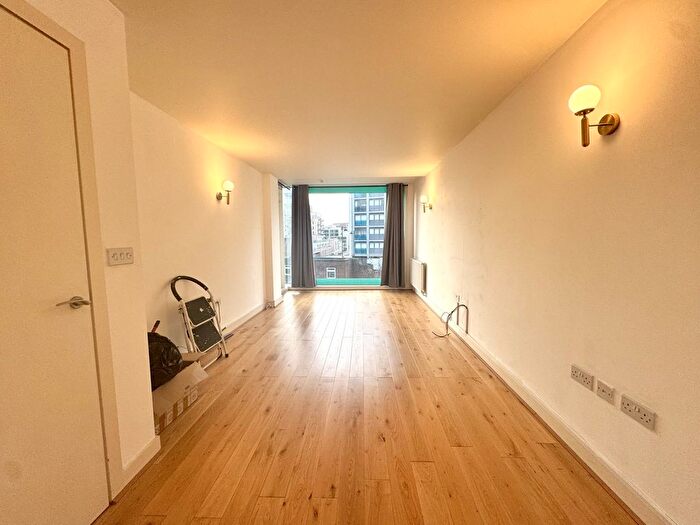 1 Bedroom Flat To Rent In Vantage Building, Station Approach, Hayes, UB3