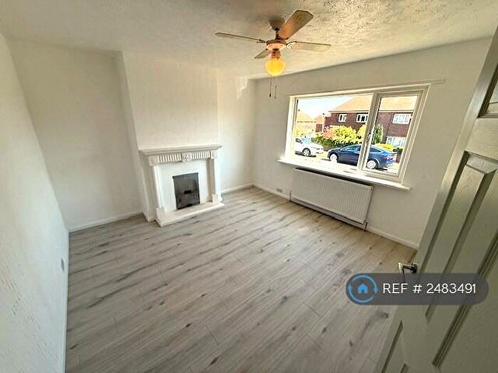 3 Bedroom Semi-Detached House To Rent In Cumberland Road, Hoyland, Barnsley, S74