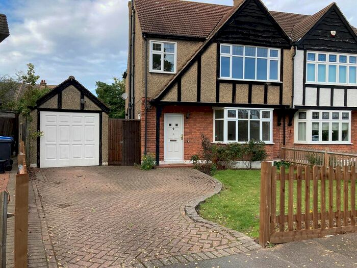 4 Bedroom Semi-Detached House To Rent In Ashurst Walk, Croydon, CR0