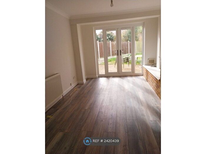 3 Bedroom End Of Terrace House To Rent In North Avenue, Chelmsford, CM1