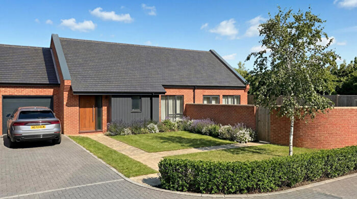 3 Bedroom Detached Bungalow For Sale In New House Farm, Darwen Close, Mickleover, DE3