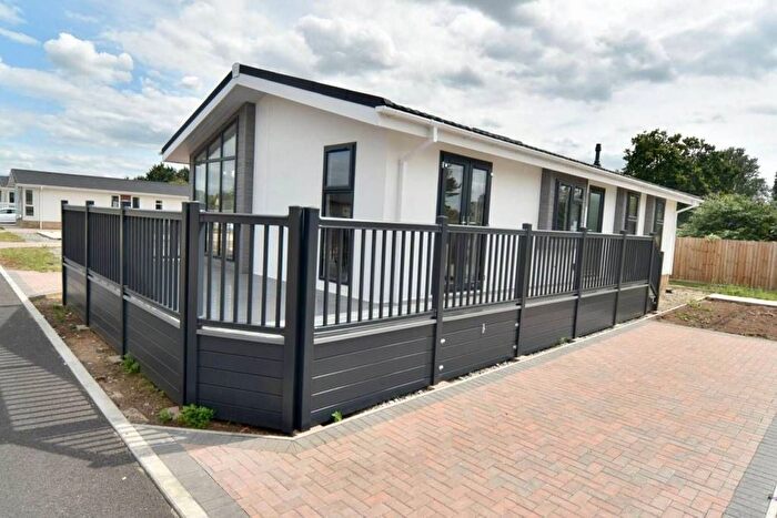2 Bedroom Park Home For Sale In Ryther Road, Ulleskelf Tadcaster, LS24
