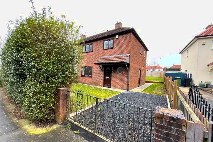 3 Bedroom Semi-Detached House To Rent In Swarcliffe Avenue, Leeds, LS14