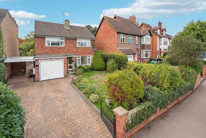 3 Bedroom Detached House For Sale In Southcourt Road, Leighton Buzzard, LU7