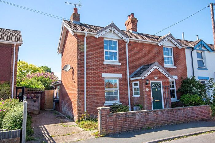 3 Bedroom Semi-detached House For Sale In Haselbury Road, Totton, SO40