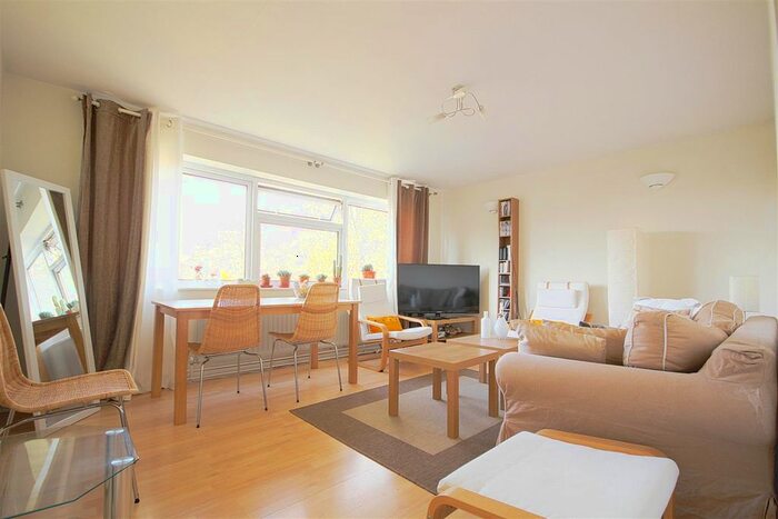 2 Bedroom Flat To Rent In Somerset Road, London, W13