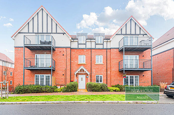 2 Bedroom Flat For Sale In Kingfisher Way, Harlow, CM17