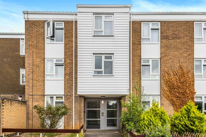 2 Bedroom Flat To Rent In Pennywell Drive, North Oxford OX2