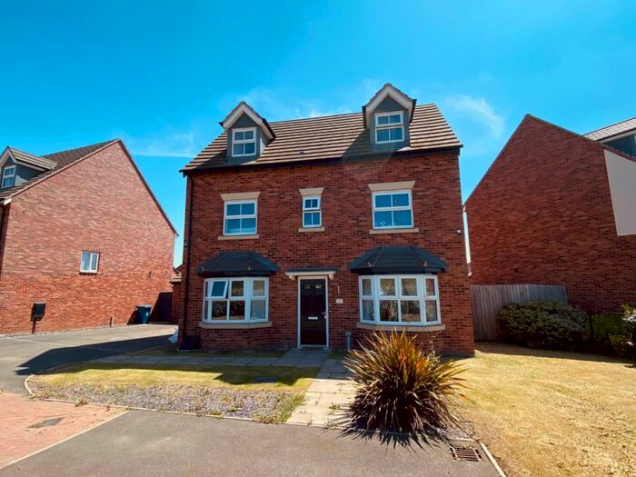 5 Bedroom Detached House To Rent In Clover Close, Tamworth, B79