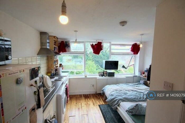 Studio To Rent In St. Mary Road, London, E17