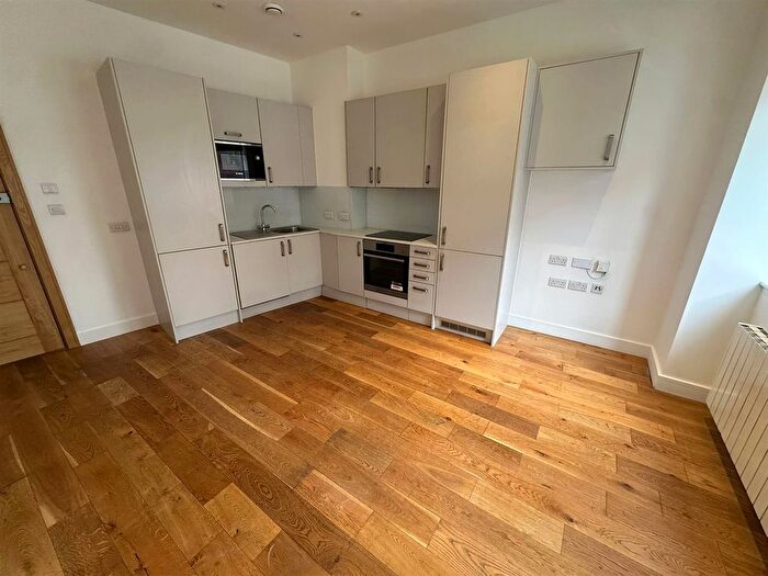1 Bedroom Flat To Rent In High Street, Feltham, TW13
