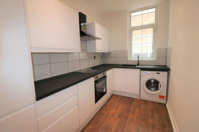 2 Bedroom Flat To Rent In South Street, Romford, Essex, RM1