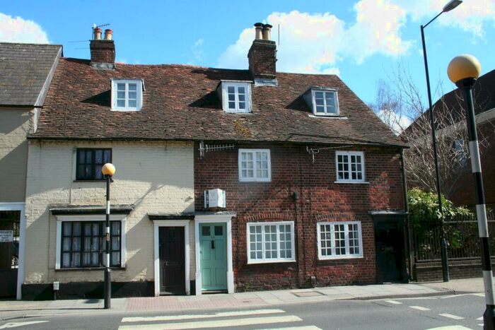 2 Bedroom Town House To Rent In Salisbury - Castle Street, SP1