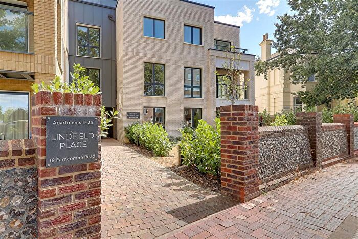 2 Bedroom Flat For Sale In Lindfield Place, Farncombe Road, Worthing, BN11