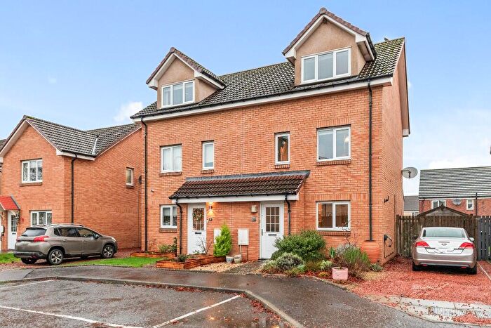 3 Bedroom Town House For Sale In Mccowan Crescent, Kinnaird Village, Larbert, Stirlingshire, FK5