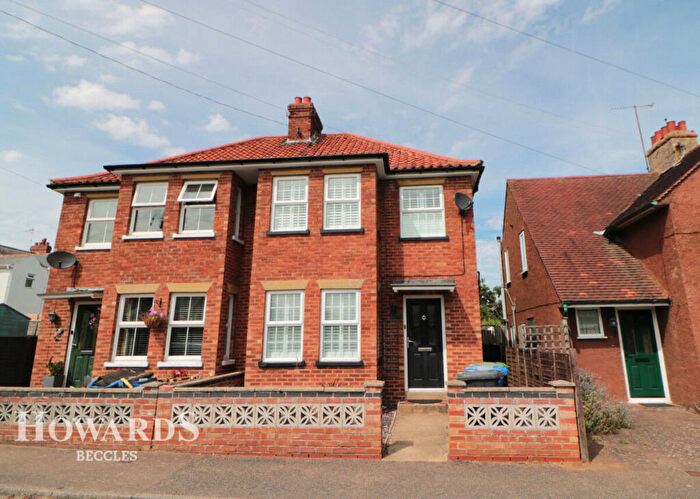 3 Bedroom Semi-Detached House For Sale In Wembley Avenue, Beccles, NR34