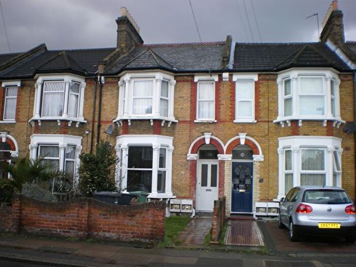 2 Bedroom Flat To Rent In Laleham Road, Catford, London, SE6