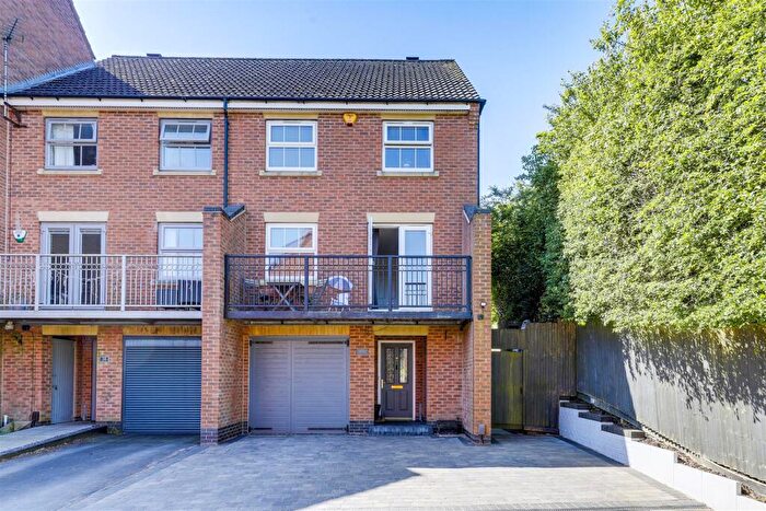 4 Bedroom Town House For Sale In Swifts View, Kirkby-In-Ashfield, Nottinghamshire, NG17