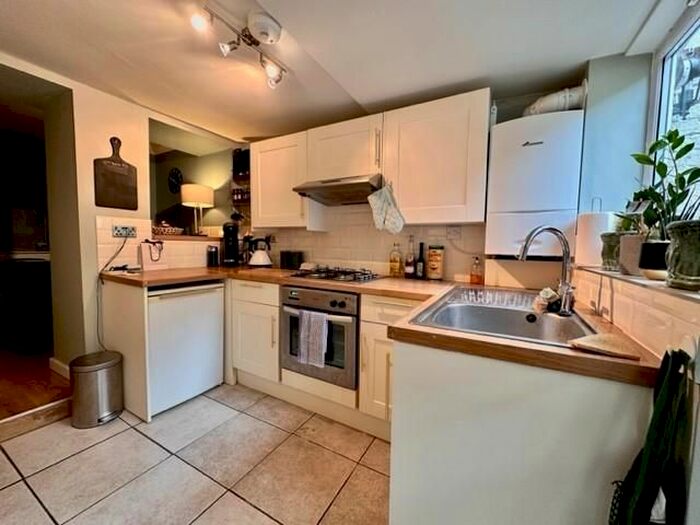 1 Bedroom Flat To Rent In York Road, Guildford, GU1