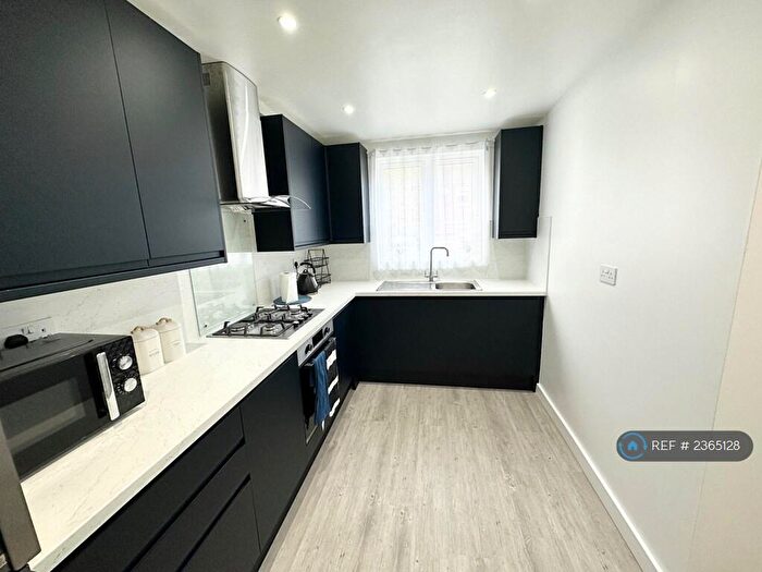 3 Bedroom Terraced House To Rent In Kimbolton Close, London, SE12