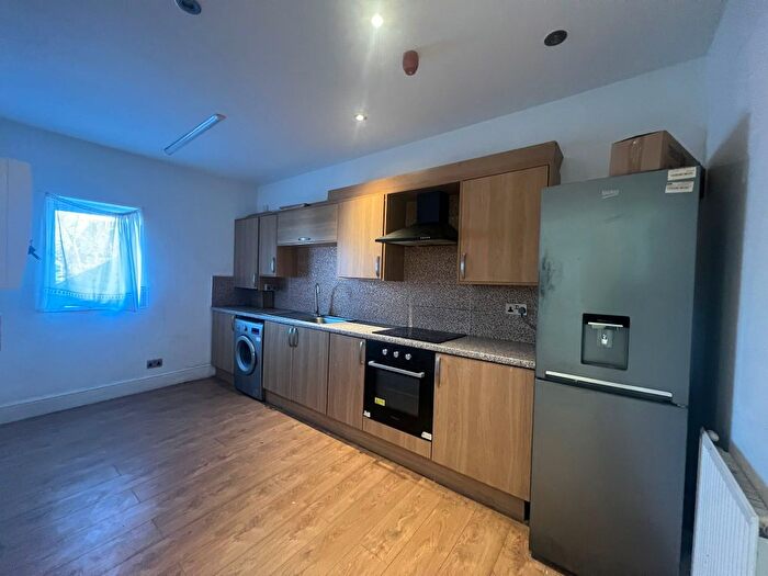 2 Bedroom Flat To Rent In Stratford Road, Sparkhill, Birmingham, B11