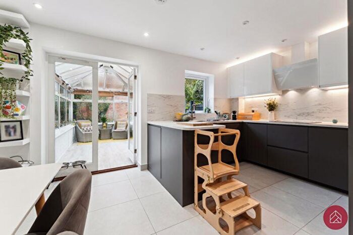3 Bedroom End Of Terrace House For Sale In Bennett Crescent, Oxford, OX4