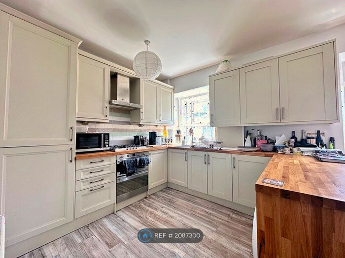 3 Bedroom Maisonette To Rent In Crown House, Harrogate, HG1