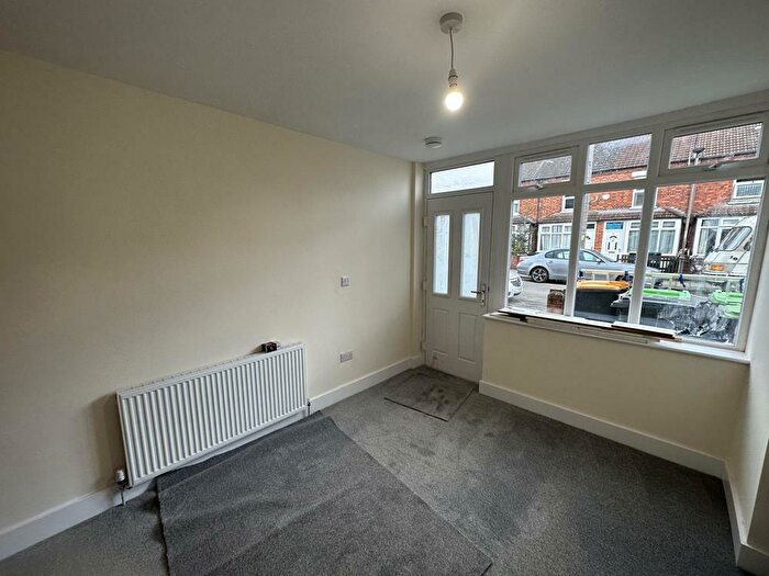 2 Bedroom End Of Terrace House To Rent In Dunville Road, Bedford, MK40