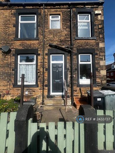 2 Bedroom End Of Terrace House To Rent In Fountain Street, Morley, Leeds, LS27