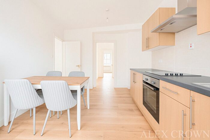 2 Bedroom Flat To Rent In Mare Street, Dalston, E8