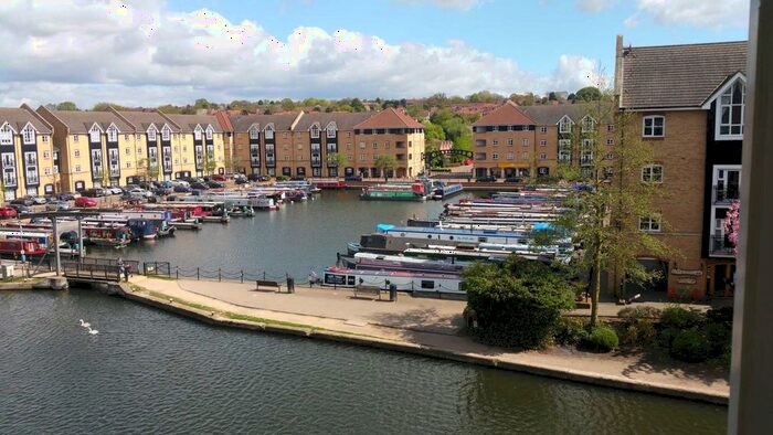 2 Bedroom Flat To Rent In Longman Court, Stationers Place, Apsley, HP3