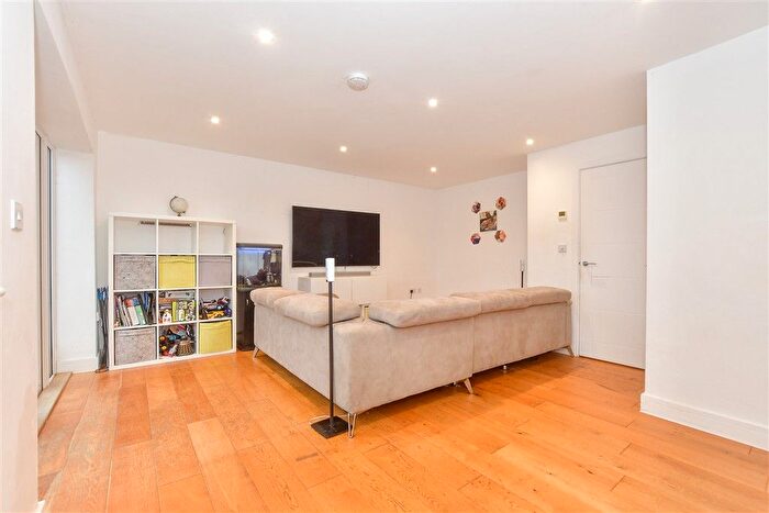 4 Bedroom End Terrace House For Sale In Smiths Close, Brenzett, Romney Marsh, Kent, TN29