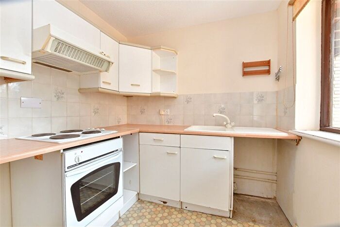 Studio For Sale In Deer Park Way, West Wickham, Kent, BR4