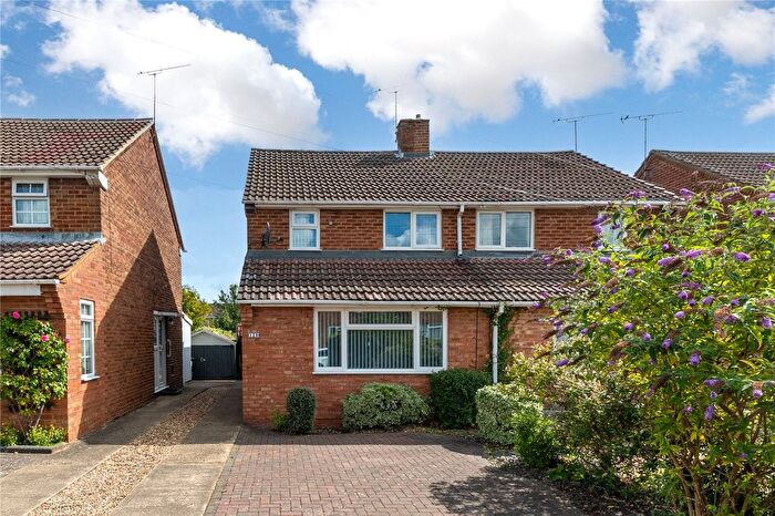 3 Bedroom Semi-Detached House To Rent In Chesford Road, Luton, Bedfordshire, LU2