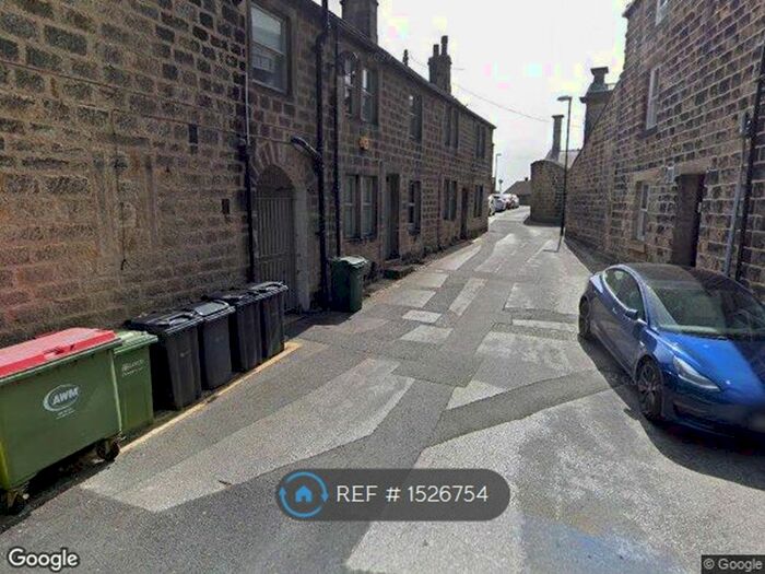 1 Bedroom Flat To Rent In The Green, Horsforth, Leeds, LS18