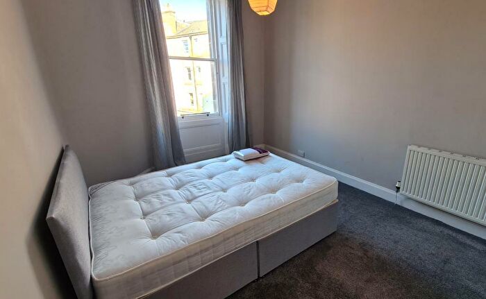 2 Bedroom Flat To Rent In Comiston Road, Morningside, Edinburgh, EH10