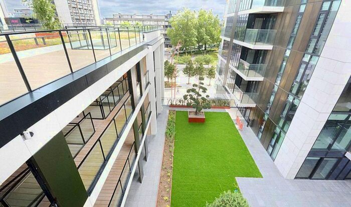 2 Bedroom Flat To Rent In St Gabriel Walk, Elephant And Castle, London, SE1