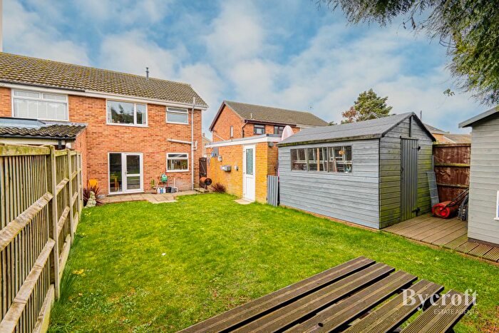 3 Bedroom Semi-Detached House For Sale In Alder Close, Bradwell, NR31