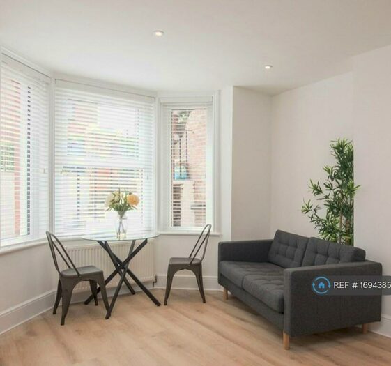 2 Bedroom Flat To Rent In Farnham Road, Guildford, GU2