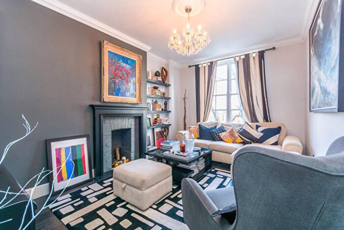 2 Bedroom Flat To Rent In Grove End Road, St John's Wood, London, NW8