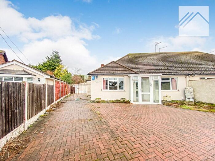 2 Bedroom Bungalow For Sale In Clinton Road, Canvey Island, SS8