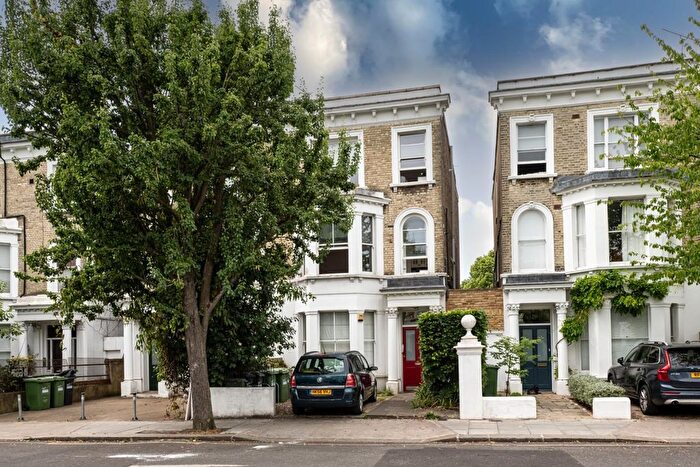 3 Bedroom Flat For Sale In Boscombe Road, Shepherds Bush, W12